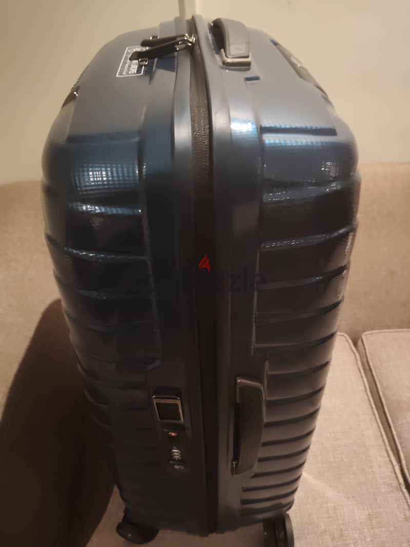 Samsonite medium made in Europe 1