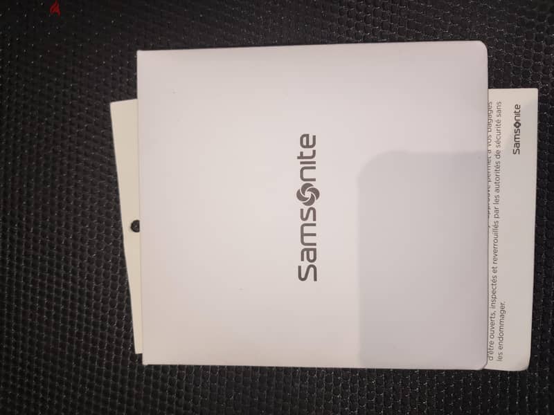Samsonite medium made in Europe 8