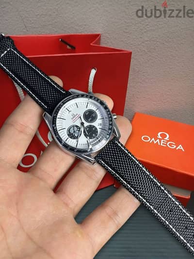 Omega speedmaster silver snoopy award اوميجا سبيدماستر