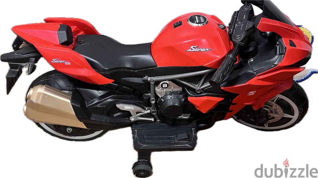 Slightly used large motorcycle 1