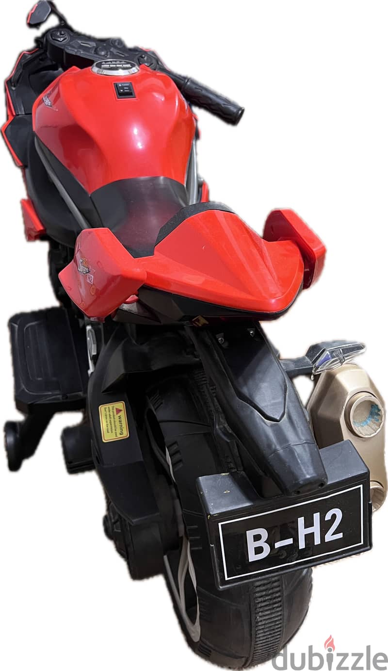 Slightly used large motorcycle 3