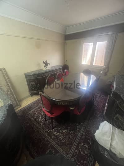 سفره مطعمه بالنحاس من الاثاث الراقي