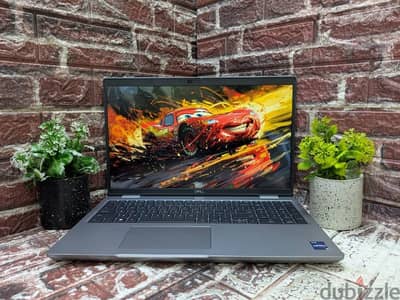 Dell Precision 3581 كور i7 جيل 13 فئة H بكارت RTX 2000 ADA فعلي 8 جيجا