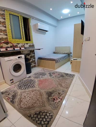 متاح استديو سنجل مساحة ممتازة بمدينة ستة اكتوبر الحي الأول المجاورة سبعة دور ربع اسناسير  شامل ماء و كهرباء كارت دقائق لمسجد الحصري قريب من جميع الخدمات
