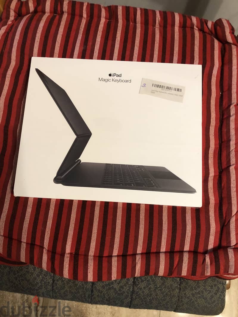 IPAD PRO 12.9 with Magic Keyboard 4