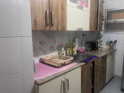 مطبخ مع رخامة