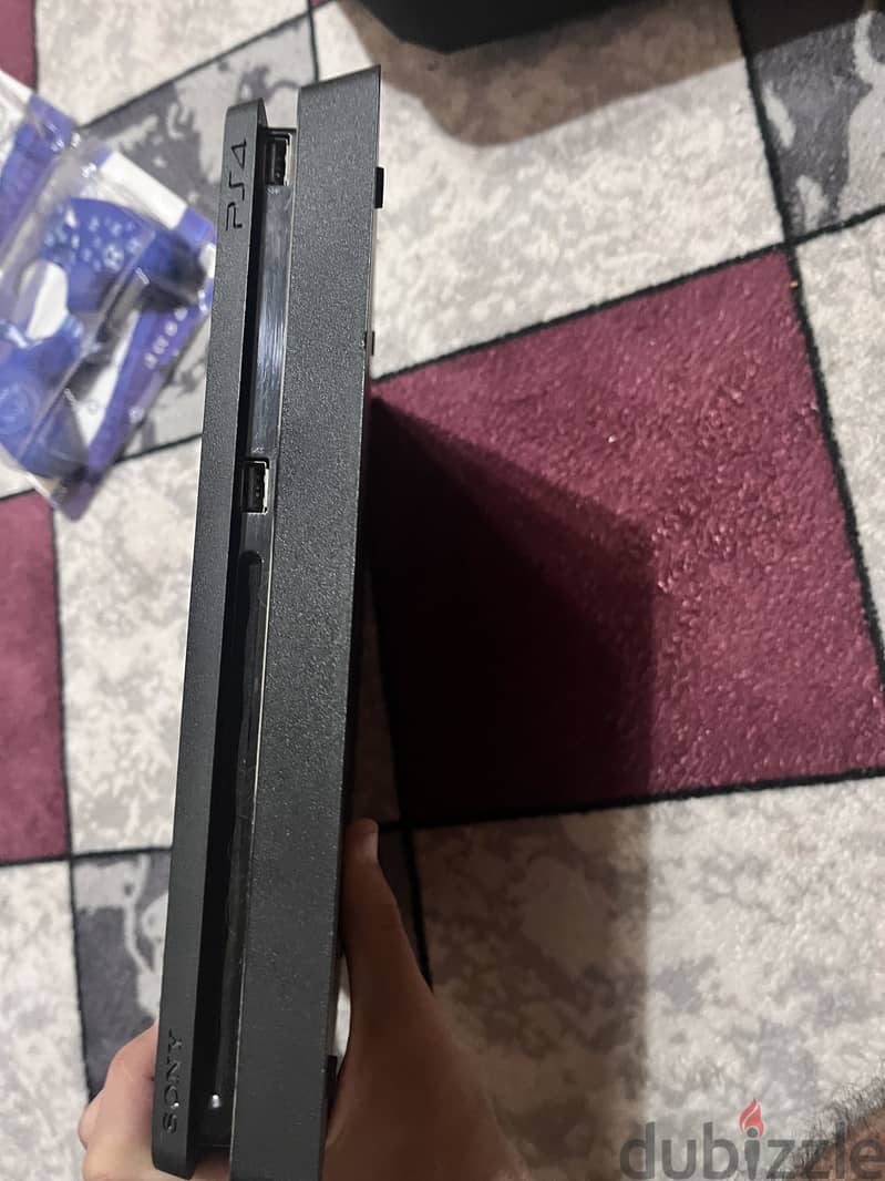 Ps4 slim 1