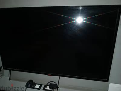 شاشة LG مقاس 48 بوصة سمارت رفيعة بحالتها (فيها عطل بسيط)