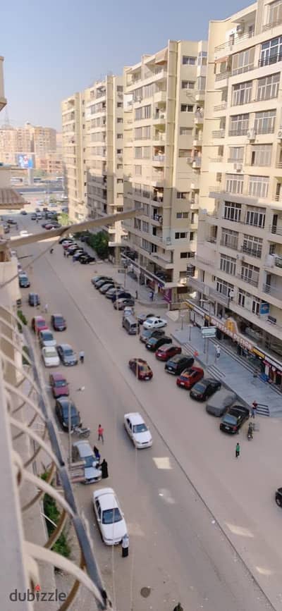 شقه للايجار الفاضي قانون جديد بموقع متميز جدا بزهراء المعادي ابراج بدر عالدائري مباشر بالقرب من جميع الخدمات والمواصلات