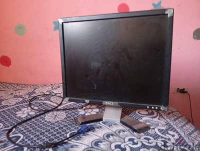 شاشه كمبيوتر بسعر 750 معاها كابل VGA هديه