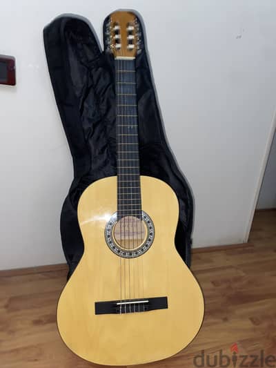 guittar locto c-241 classic للبيع بسعر ممتاز