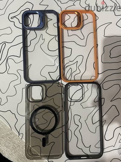 4 جرابات iPhone 12 بحالة جيدة