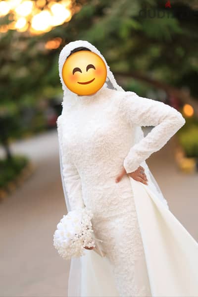 فستان زفاف و اكستنشن والطرحه بتاعته