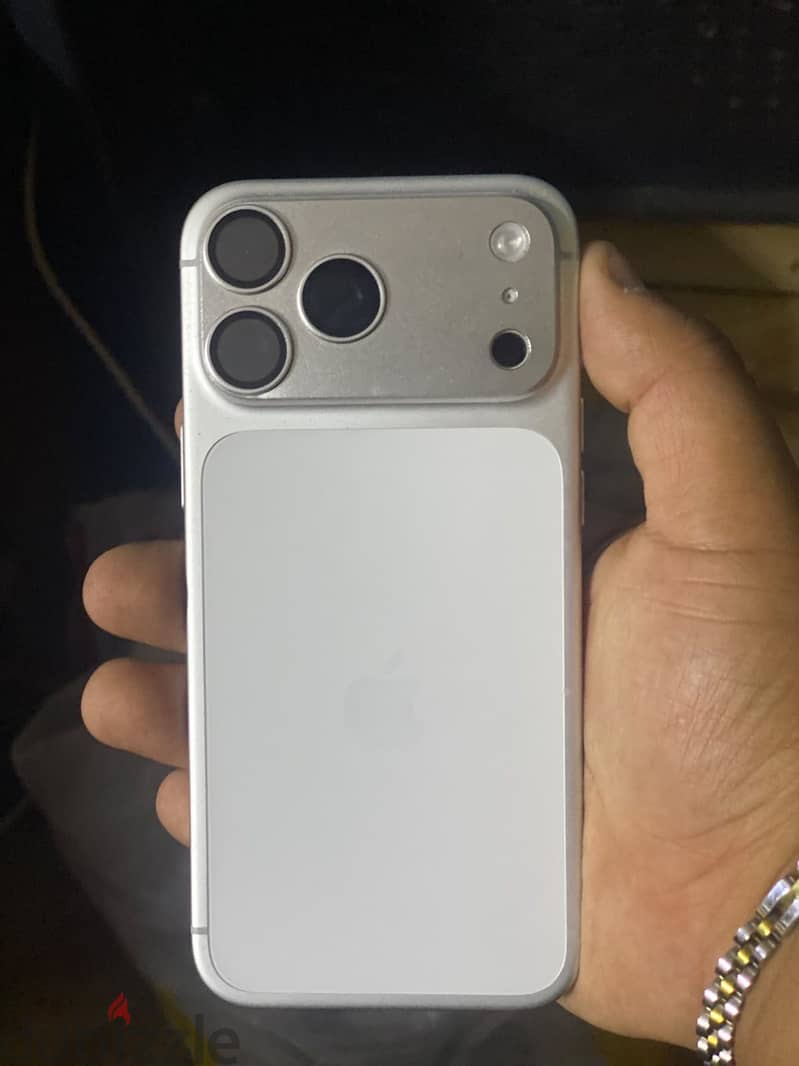 Apple - iPhone 17 Pro Max 3