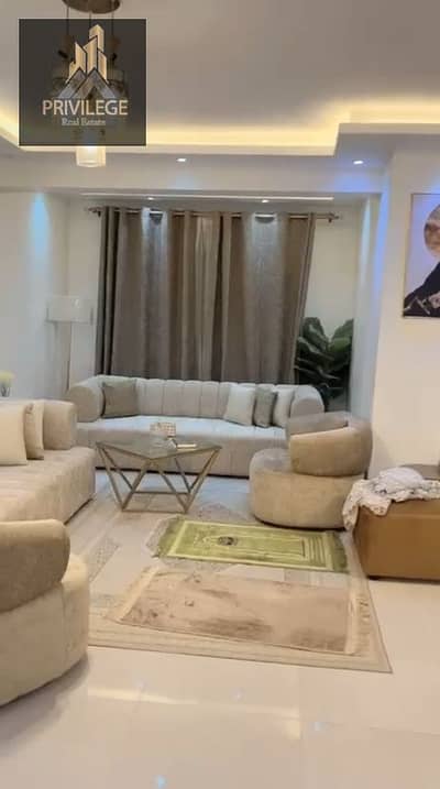 شقة مميزة للإيجار الفاضي  في لوكيشن مميز في شارع الخمسين زهراء المعادي