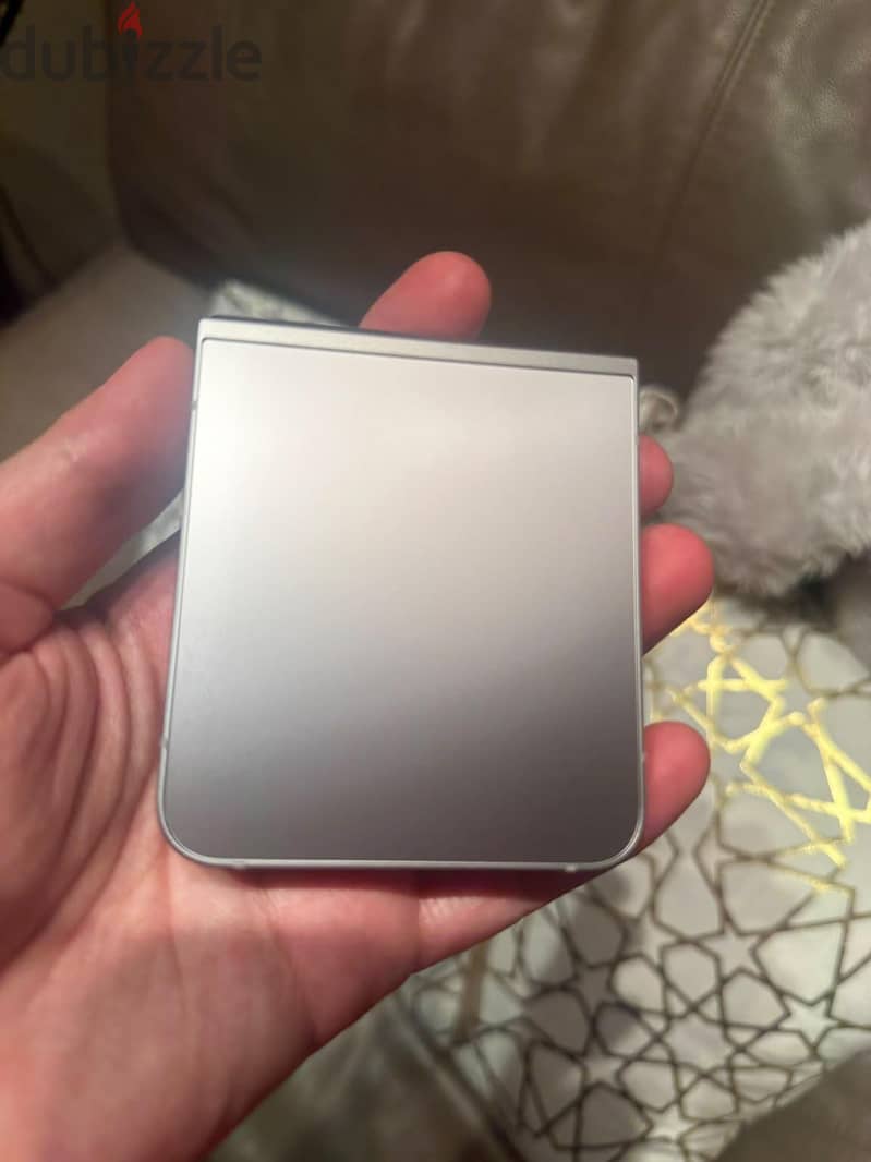 Samsung Z Flip 6 4