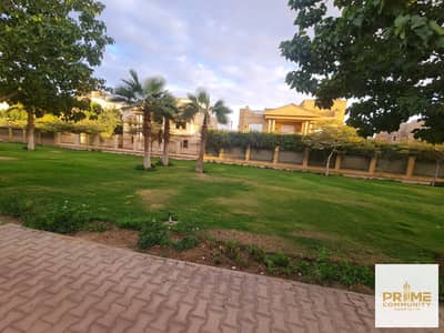 amazing villa  ultra super lux finished in prime location and huge garden for sale in royal city in Zayed city