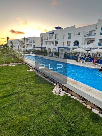 Corner townhouse, ready for immediate occupancy with payment facilities, fully finished, in Mountain View Ras El Hekma village - Mountain View North C