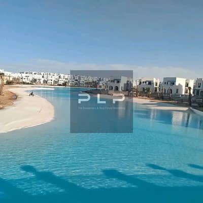 Corner townhouse, ready for immediate occupancy with payment facilities, fully finished, in Mountain View Ras El Hekma village - Mountain View North C