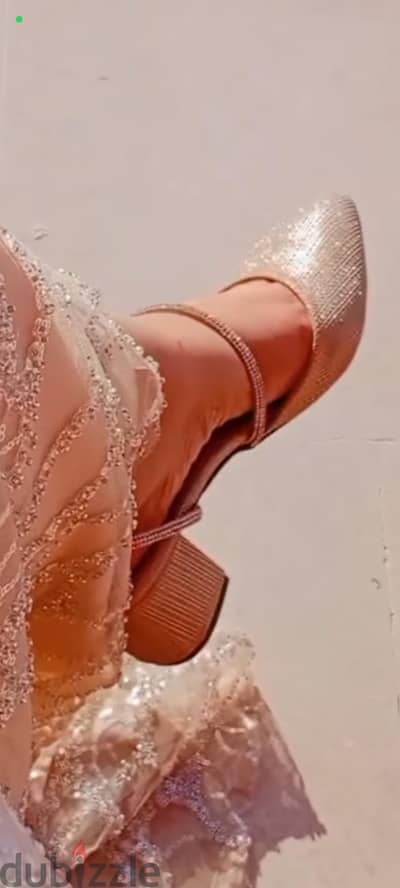 حذاء سواريه ذهبي
