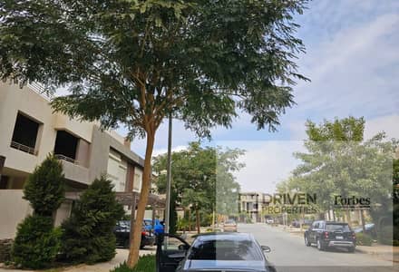 بأقل سعر في السوق تاون هاوس ميدل متشطب بالكامل للبيع في كمبوند وود فيل بالم هيلز Woodville Palm Hills Compound بالقرب من جولف اكستينشن 6اكتوبر الجيزه