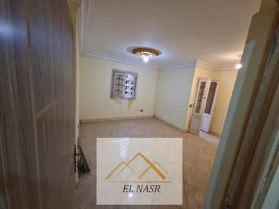 شقة سكني / اداري للايجار بامتداد مصطفي النحاس بشارع مهدي عرفة الرئيسي قرب مستشفي الماسة بمدينة نصر