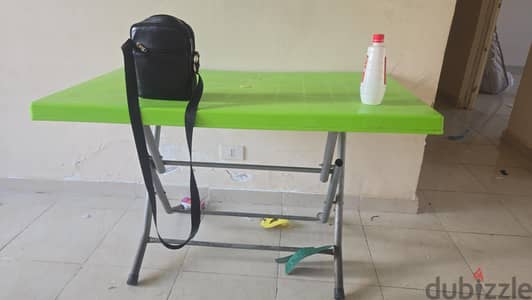 للبيع طرابيزة متر ونص تصلح لحديقة او بلاستيك