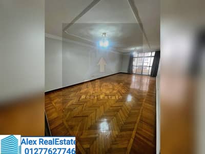 Apartment for rent in Stanley near the sea with a kitchen and cabinets