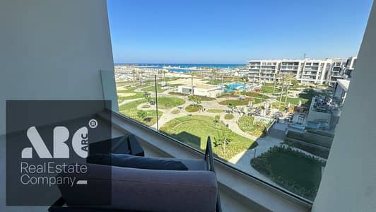 غرفه سويت للبيع ادريس بيتش خدمه فندقيه فيو بحر ومارينا مكيف بالكامل _Marassi North coast