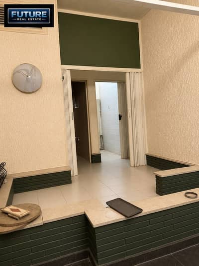 Shop 25 m in Center Al-Orman in Al-Masaha Square in Dokki – inside the corridor
