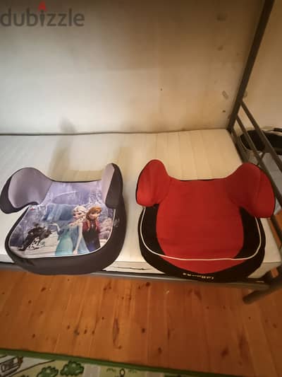 عدد 2 مقعد سيارة أطفال (Booster Seat) – بحالة ممتازة