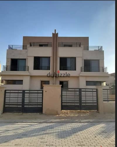 فرصة مميزة لامتلاك توين هاوس فاخر في ألما إيوان  , نصف تشطيب مساحات واسعة وتصميم مميز يناسب العائلات  موقع راقٍ وخصوصية عالية داخل الكمبوند