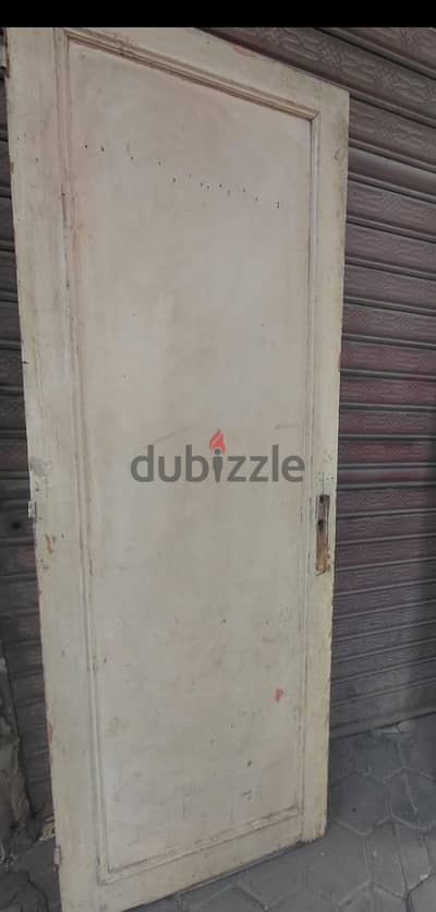 باب حمام خشب نضيف