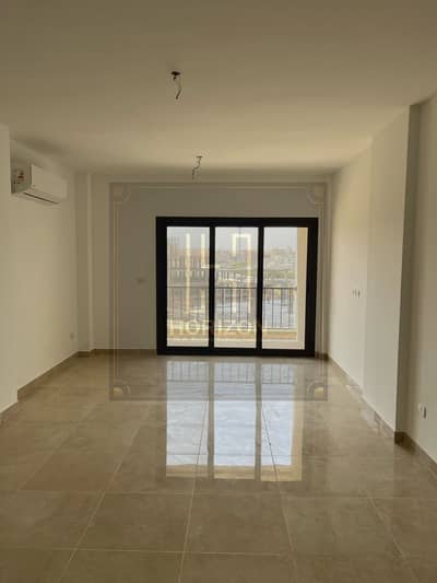 Best view semi furnished Apartment 3rooms rent Fifth Square Al Marasem