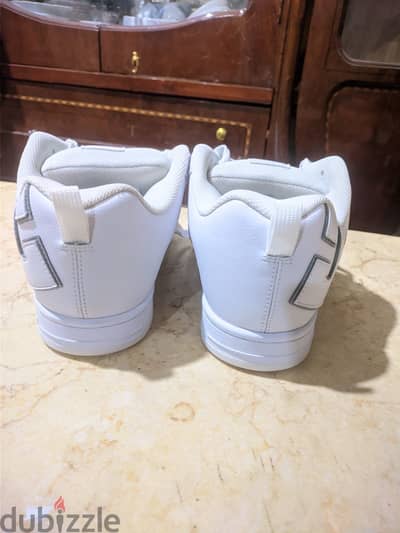 كوتشي dc stock like new