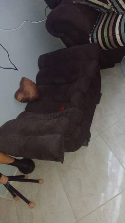انتريه مودرن بحاله جيده اتنين كنبه واحد كرسى سزلونج