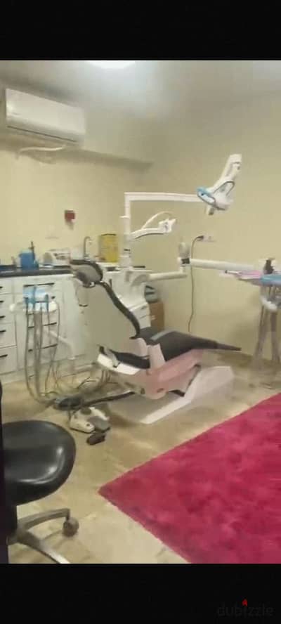 عيادة اسنان جاهزة للايجار بالاجهزة كاملة فى مول شهير على وصلة دهشور  Clinic ready for rent- waslet dahshour