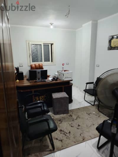 مكاتب شيك للبيع