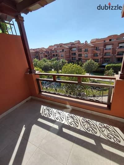 For rent penthouse with kitchen and air conditioning in Green 3 Compound, Sheikh Zayed, a prime location next to Americana Plaza and Capital Business, 4 bedrooms and 3 bathrooms, and a large reception and kitchen, private garden
