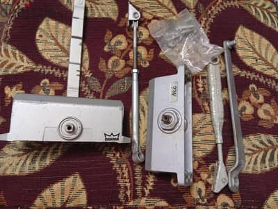 غلاقات ابواب هيدروليك