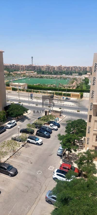 شقة للبيع في مدينتي – إطلالة مباشرة على النادي