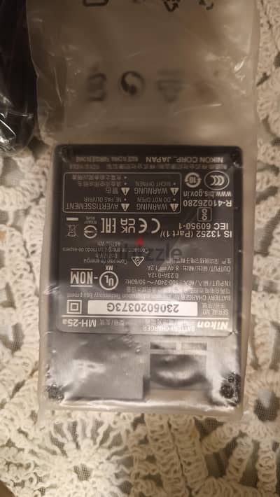 بطارية و شاحن نيكون D7500