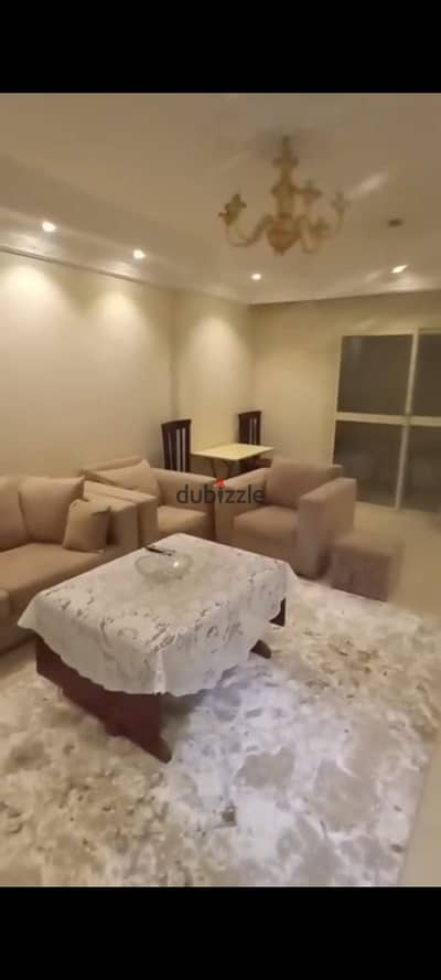 شقة للإيجار  مفروشة بزهراء المعادي، 200م، ٣غرف وغرفه ماستر, ٢حمام  مساحة خارجية خاصه مجهزه بالكامل جراج، مكيفه بالكامل