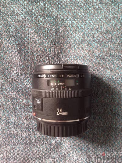 عدسة كانون EF 24mm f/2.8