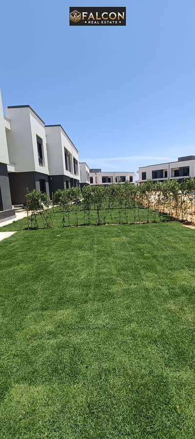 With a stunning view and installments up to 8 years, this is an investment opportunity in the heart of Marina, next to the yacht marina. A full sea vi
