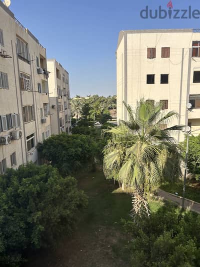 شقة للأيجار المفروش بجانب هايبر وان  تصلح مهندسين او اسره