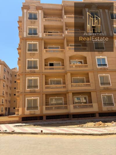 شقة للبيع في كمبوند بالقاهرة الجديدة