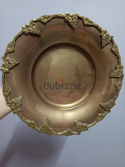 طبق نحاس أصفر أنتيك قديم جداً (عمره 85 سنة) - 24 سم