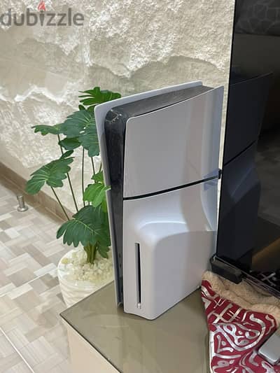 Ps5 Slim Disc Edition - 1TB - (مستعمل ١٠ مرات فقط)