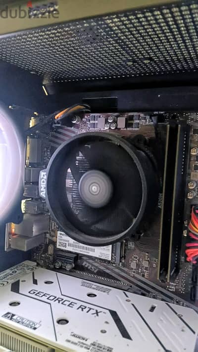 Ryzen 3 4100 للبيع بالمبرد